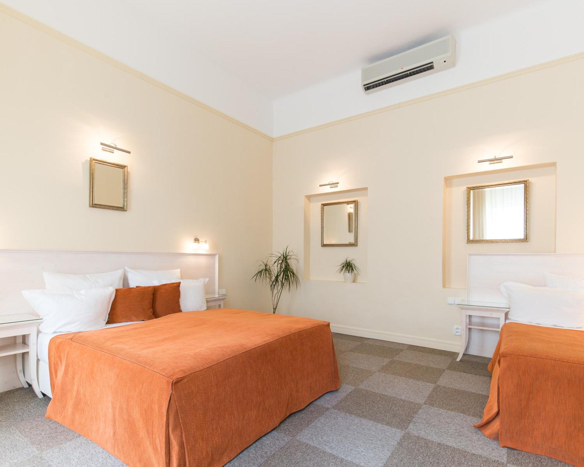 Unitas Hotel Prague Exterior photo
